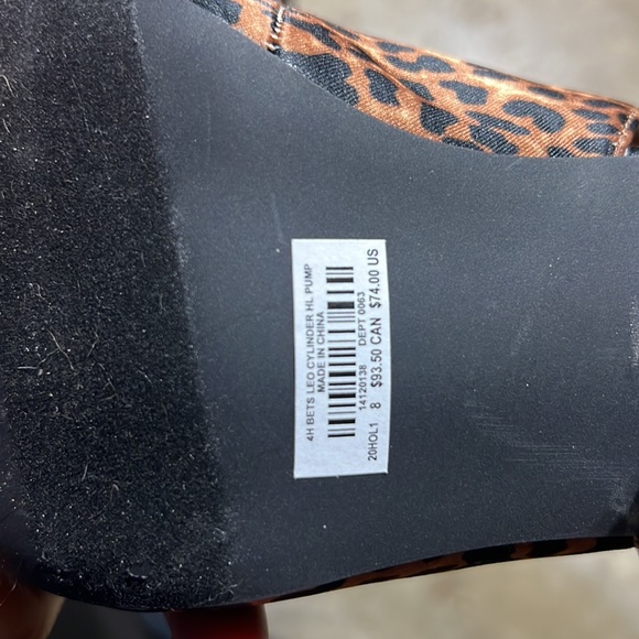 Betsey Johnson- Stunning diamond studded pumps - Picture 6 of 6